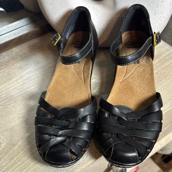 Clarks Black Leather Sandals with Ankle Strap‎ - Picture 3 of 7